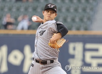 '데뷔 첫 100구 이상' 한화 문동주, 두산전 6이닝 1실점 비자책 역투