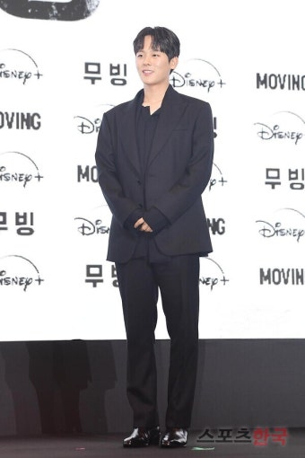 이정하, 수줍은 미소