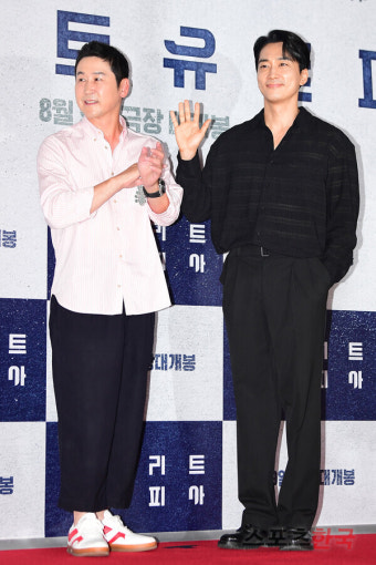 신동엽·송승헌, 나란히 영화관 나들이
