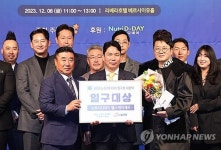 야구 홍보대사 최강야구, 일구대상 수상… 김성근 감독 1년 동안 감사하다