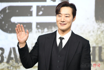 '황야' 이희준 