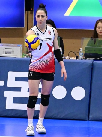 '파죽지세' 정관장, 1위 현대건설도 꺾었다… 봄배구 눈앞