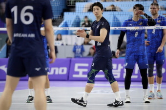 '男배구 현역 최고 세터' 한선수, 대한항공과 FA계약… 3년 더 함께