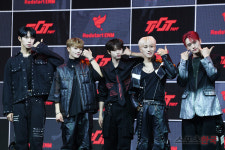 티아티오티 시그니처 포즈