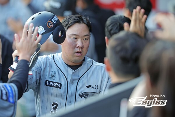 한화, 주장 안치홍 다리 불편으로 1군 엔트리 말소…대신 김도빈 콜업 (65)