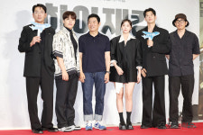 베일 벗은 영화 하이재킹 주역들
