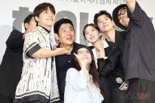 하이재킹 주역들, 팬과 함께 항공샷