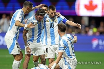 새 역사 작성한 메시… 아르헨티나는 개막전서 캐나다에 2-0 승리