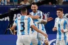 '메시 대회 첫골' 아르헨티나, 또 만난 캐나다 2-0 꺾고 코파 아메리카 결승행
