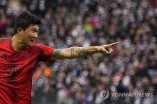 김민재 시즌 첫골 대폭발, 뮌헨은 그럼에도 2-2 전반 종료