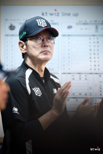 '벼랑끝' 이강철 감독 