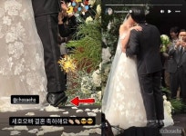 조세호, 키 큰 신부와 키스하느라 까치발…세상에서 젤 귀여운 신랑