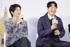 웃음 터진 송중기-이희준