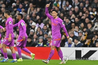 황희찬, '시즌 2호골'로 손흥민보다 먼저 웃어... 울버햄튼, 토트넘에 1-0(전반 7분)