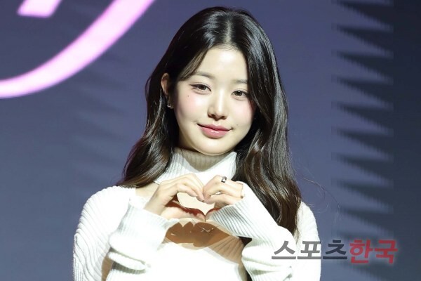 아이브(Ive), 장원영과 리즈 작사 참여한 4번째 미니 앨범 IVE SECRET 발매