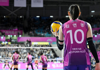 '은퇴선언→12일만의 홈경기'… 김연경 보기 위해 구름관중 몰린 삼산체육관