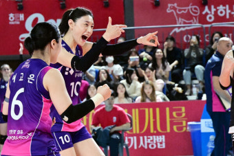 김연경 은퇴 또 미뤘다!... 정관장, 흥국생명 잡고 2승2패 5차전으로[女챔프전4]