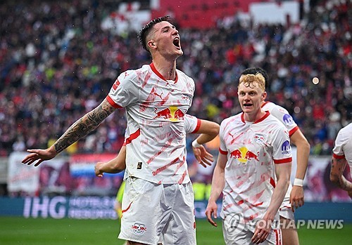 뮌헨, 보카에 2-1 승리로 16강 진출 확정, 김민재 결장에도 강력한 경기력을 보여
