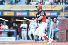 35홈런 치고도 KIA와 재계약 실패한 위즈덤, 시애틀과 마이너 계약