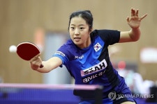 '한일전서 무릎 꿇은 삐약이'... 신유빈, WTT 요코하마 단식 8강 1-4 패배