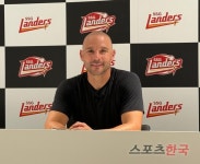 5년만에 다시 한국 찾은 SSG 로맥 