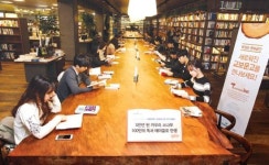 서점의 변신… 도서관이야, 카페야!
