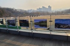 가을 공원 단풍 보며 걸어요