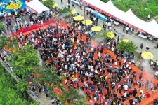 휴가 절정!··· 흥 돋우는 여름축제 속으로