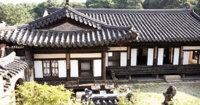 꽃담·화계·정자 어우러진 봄을 품은 낙선재 둘러볼까