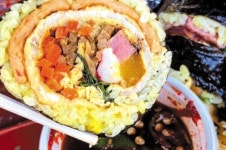 돌돌 말은 김밥··· 맛은 정성 담긴 엄마표가 최고죠!