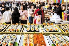 K-푸드 열풍 속 김밥천국 가자!
