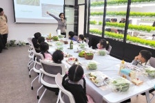 서울 도심형 스마트팜서 미래 농부 되어볼까