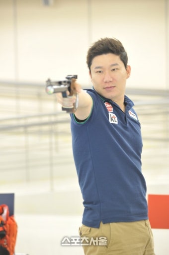 '권총황제' 진종오, 세계사격선수권 50m권총서 세계신, 금메달