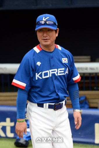 [SS포토]대표팀 류중일 감독, '오늘도 훈련 시작합니다!'