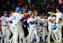 [SS포토] 한국 야구 대표팀, 8회 콜드게임 승이야