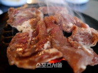 [고기박사 최계경의 육도락 기행]=타임머신을 타고 온 돼지갈비의 맛, 전통모래내갈비