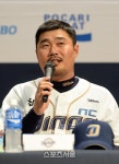 [SS포토]준PO 미디어데이 - NC 이호준, 진영이가 선물을 줄 것 같아