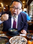 [고기박사 최계경의 육도락 기행]소피 마렵소?, 선지와 내장으로 끓여낸 피맛골 청진옥