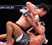 [SS포토]로드FC 019 윤동식, 알베스, 맛좀봐라