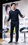[SS포토]하정우 이렇게 박력 있게 안아줘야지! (허삼관 토크콘서트)