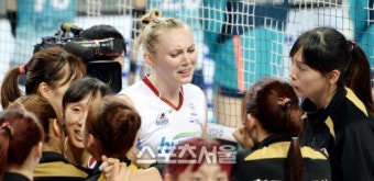 [SS포토]도로공사 니콜, 9연승인데 눈물이 나네