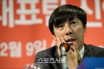 [SS포토]올림픽대표팀 신태용 신임 감독, '슈틸리케 감독님께 제대로 못하고...'