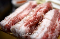 [스포츠서울]고기박사 최계경의 육도락기행=78번의 칼질, 제주흑돼지와 만났다 해운대 시골한우시골돼지