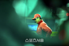 [SS포토]선발교체하러 나온 김용희 감독