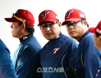[SS포토]KIA 김기태 감독, 홍세완 코치 오늘 타자들 좋았어