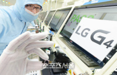 G3보다 50%이상 개선 LG G4 카메라 생산현장 가보니...