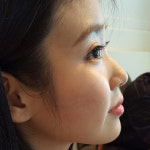 [★SNS] 아이유, 홍대 배팅장서 배팅 삼매경…결국 얼굴 맞음