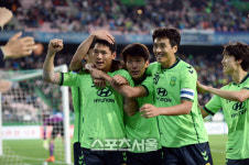 [SS포토]김형일 골로 AFC챔피언스리그 16강 가까워진 전북
