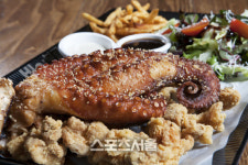 홍대 문어치킨의 대명사, 치킨요리호프주점 비어부르스’