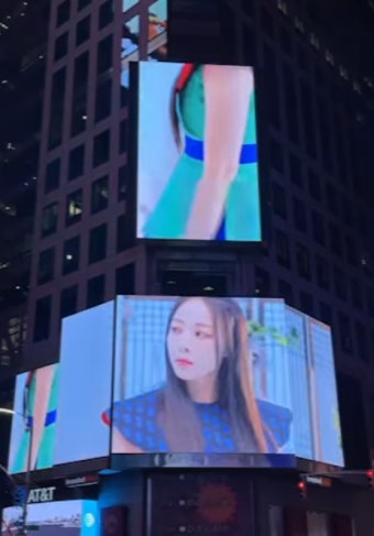 美타임스퀘어 우뚝 선 '브브걸' 유정 